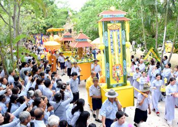 Long trọng trang nghiêm cử hành lễ truy điệu và cung tống kim quan cố Trưởng lão Hòa Thượng thượng TRÍ hạ HẢI nhập bảo tháp.