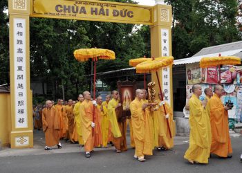 Cung thỉnh Giác linh cố Trưởng lão Hòa Thượng thượng TRÍ hạ HẢI tham Phật yết tổ.