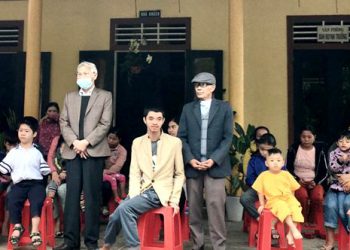 Quảng Trị: Ban Từ thiện Xã hội GHPGVN tỉnh trao tặng quà cho người nhiễm chất độc màu da cam và trẻ em khuyết tật.