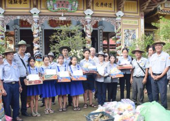 Phân ban GĐPT Đăk Nông tặng quà ủng hộ lũ lụt