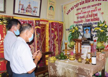 GĐPT Quy Thiện (khu vực thị xã Quảng Trị) dâng hương tưởng niệm tại nhà bia Liệt sĩ xã Hải Quy