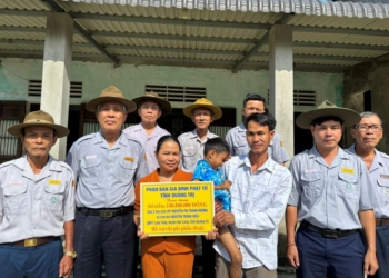 Phân ban GĐPT Tỉnh Quảng Trị trao tiền hổ trợ chi phí phẩu thuật cho gia đình HTr Nguyễn Thị Thanh Hương