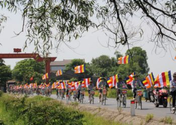 HẢI LĂNG: DIỄU HÀNH XE ĐẠP CÚNG DƯỜNG NHÂN MÙA PHẬT ĐẢN VESAK