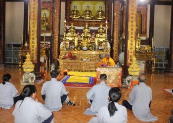 KHÓA TU BÁT QUAN TRAI TRẠI SINH HUYỀN TRANG 10